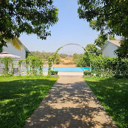 River Estates Luxury Resort & Spa Karjat Exterior foto