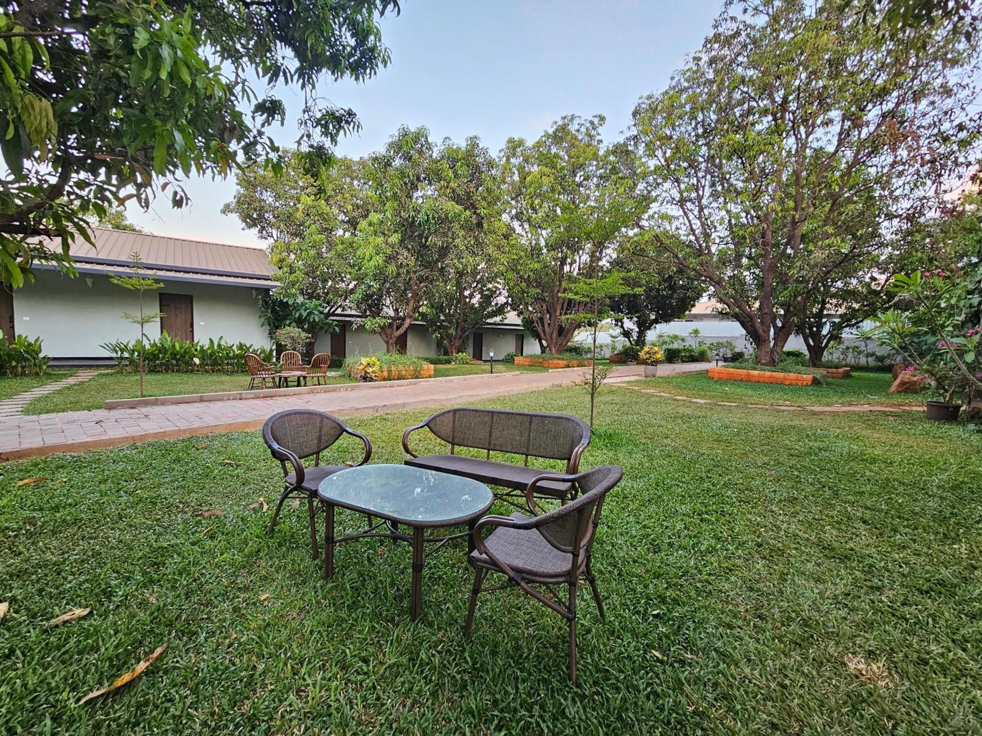River Estates Luxury Resort & Spa Karjat Exterior foto